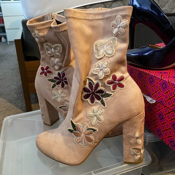 Soft Pink Flower power ankle boots. - Picture 3 of 4